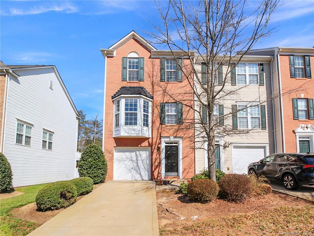 920 Tiger Ln., Charlotte, NC 28262
