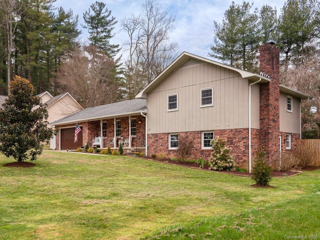 392 Wayside Ln., Hendersonville, NC 28792