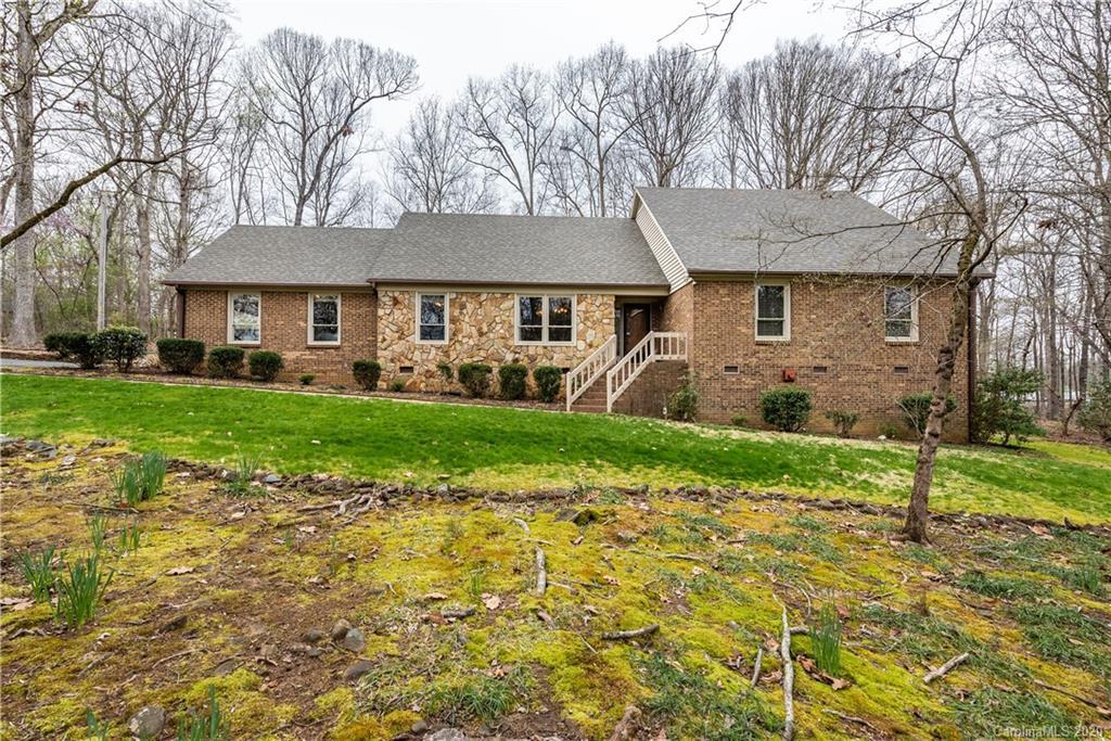 2226 Chestnut Ln., Matthews, NC 28104