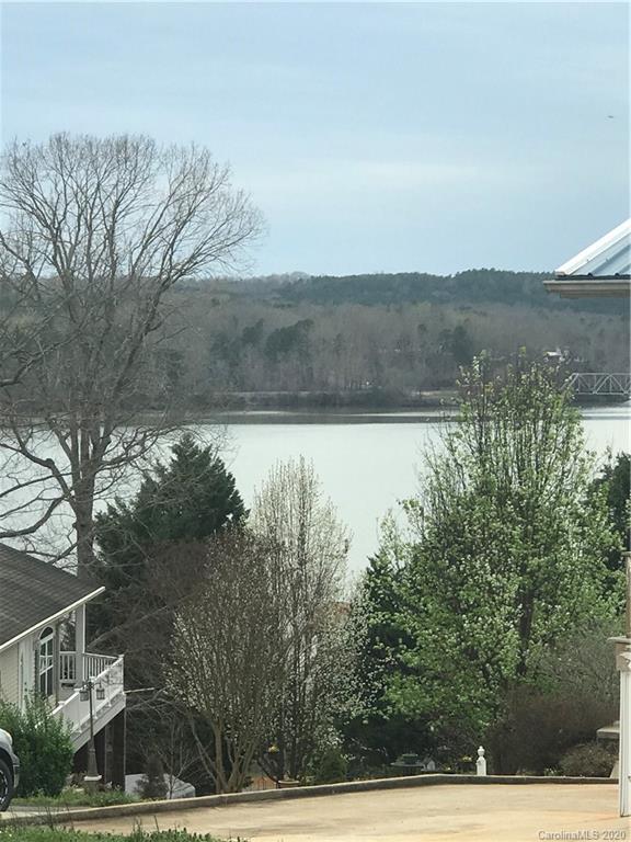 106 Lake View Dr., New London, NC 28127