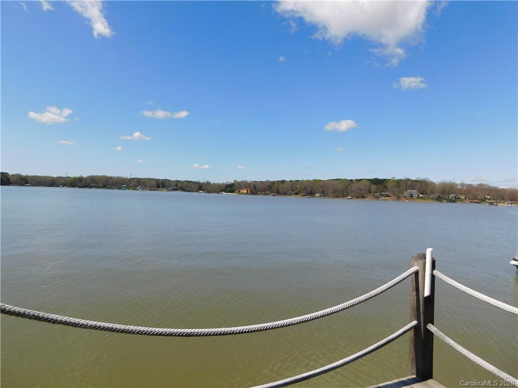 7142 Channelview Dr., Sherrills Ford, NC 28673