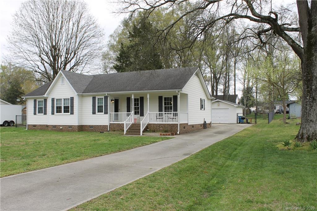 416 Woodside Dr., Harrisburg, NC 28075