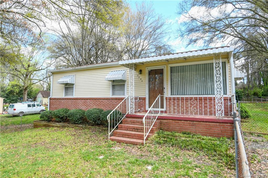 2006 Weir Ln., Gastonia, NC 28052