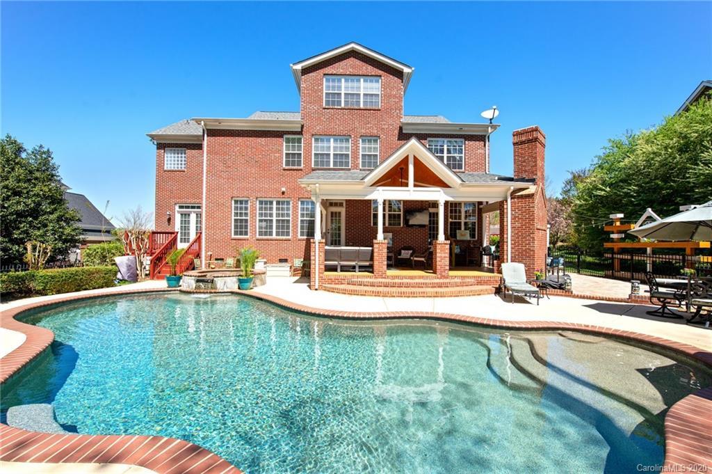 700 Castlestone Ln., Matthews, NC 28104