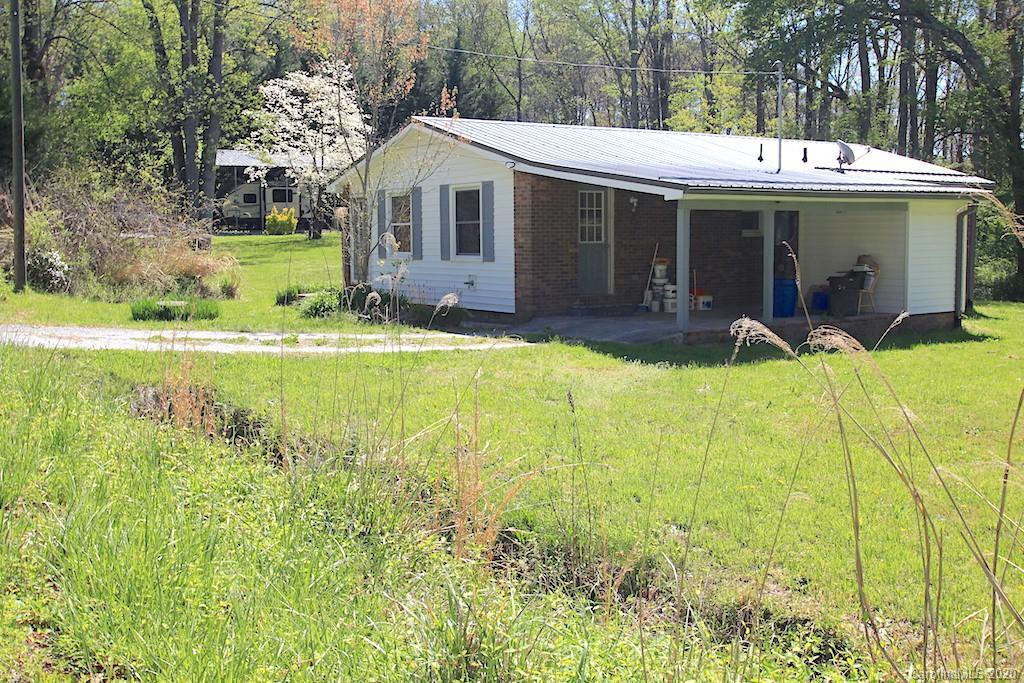 132 N Clear Creek Rd., Hendersonville, NC 28792