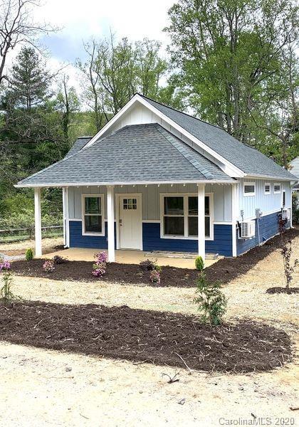 16 Mountain View Ave., Black Mountain, NC 28711