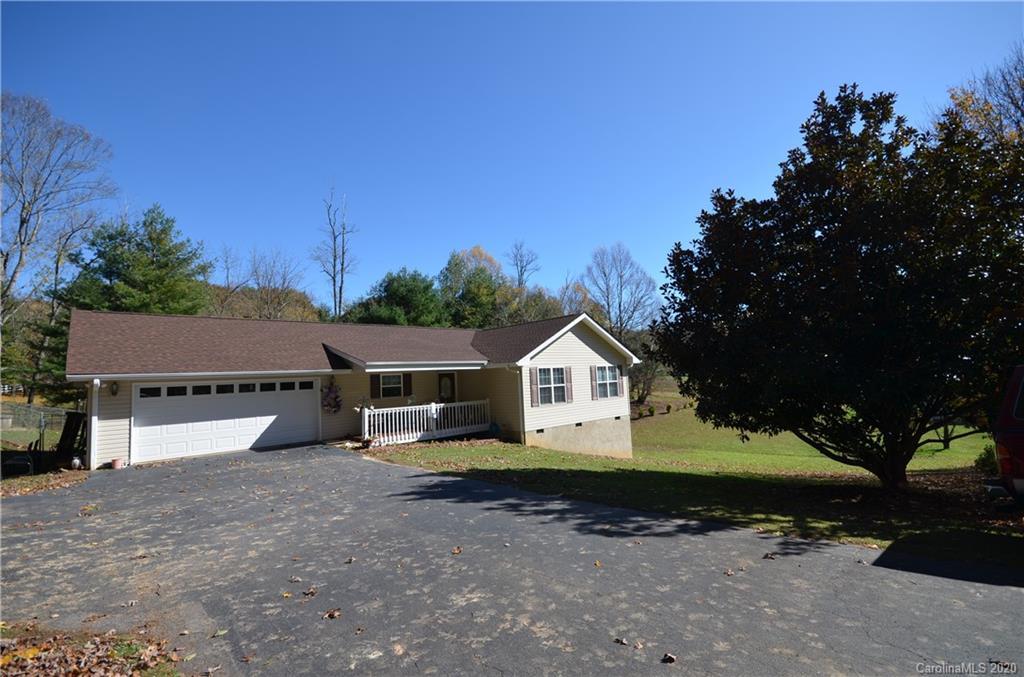 4 Doshia Ln., Hendersonville, NC 28792