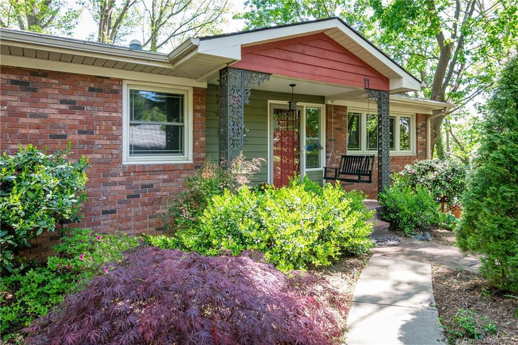 11 Deerview Ln., Asheville, NC 28804