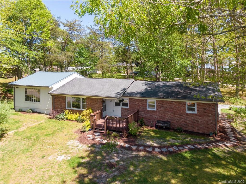 15 Jane Moore Dr., Hendersonville, NC 28792