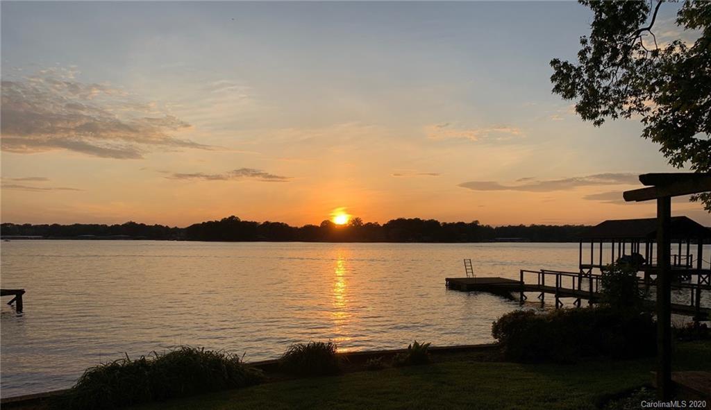 138 Lakefront Dr., Mooresville, NC 28117