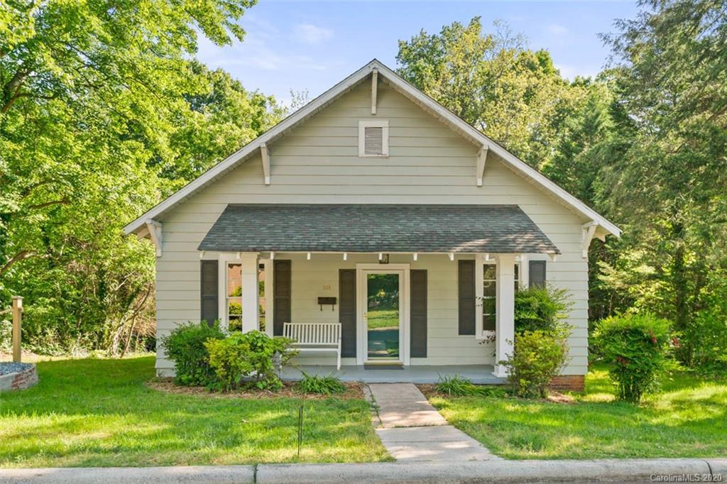 331 W Lowrance Ave., Mooresville, NC 28115