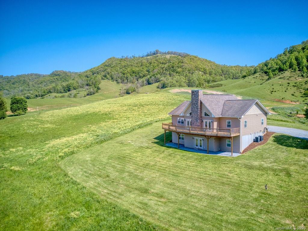 105 Dennis Farm Rd., Waynesville, NC 28785