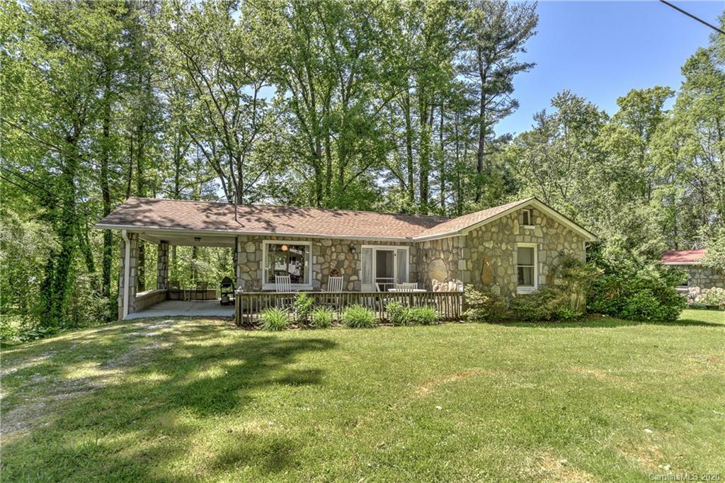 437 Dove Haven Ln., Hendersonville, NC 28791