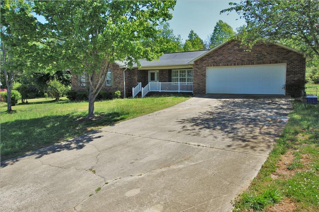 5179 Cedar Bark Ln., Hickory, NC 28602