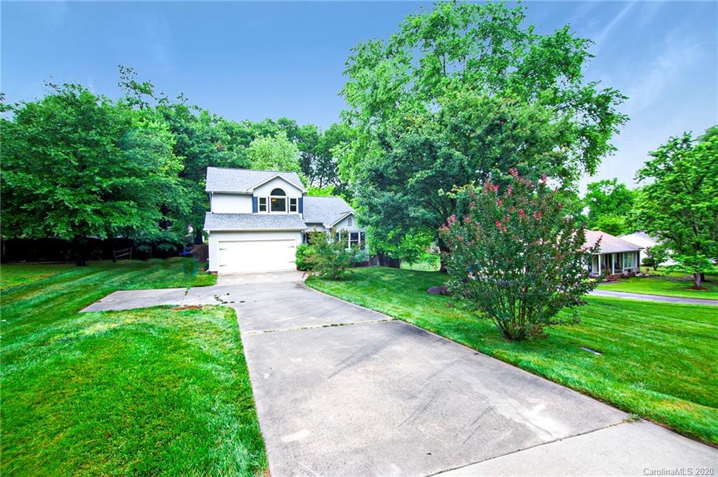 215 Oakside Dr., Harrisburg, NC 28075