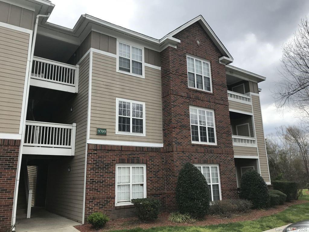9709 Campus Walk Ln. #F, Charlotte, NC 28262
