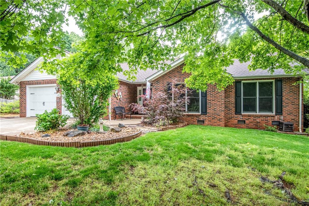 5196 Olde School Dr., Hickory, NC 28602