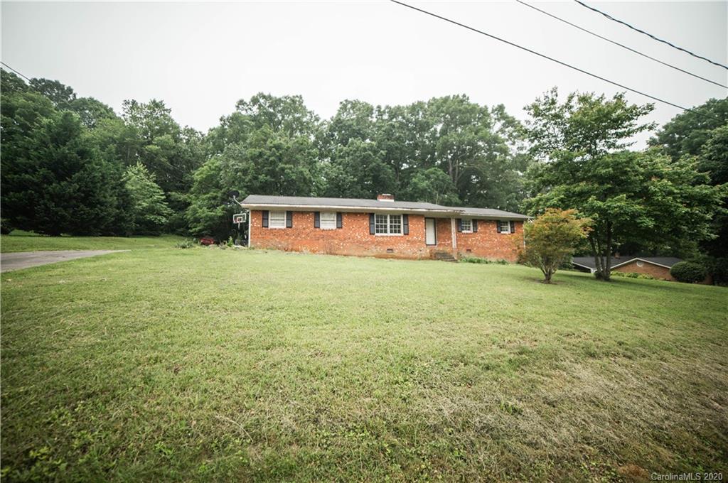 335 Random Dr., New London, NC 28127