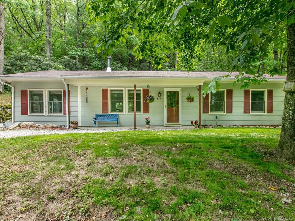 819 Wickins Dr., Hendersonville, NC 28791