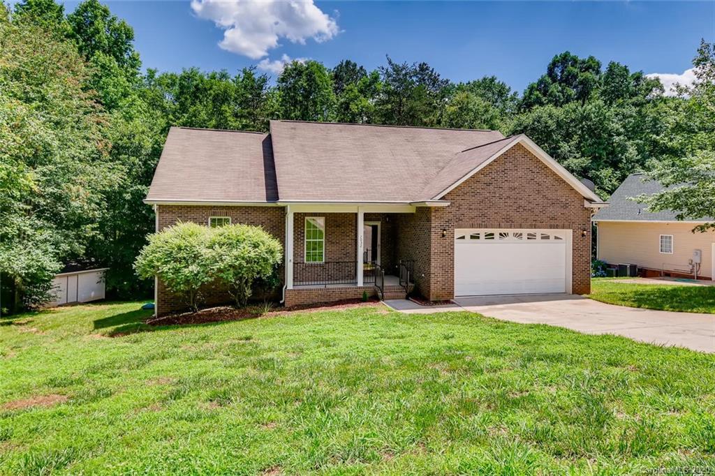 7032 Forest Manor Dr., Denver, NC 28037