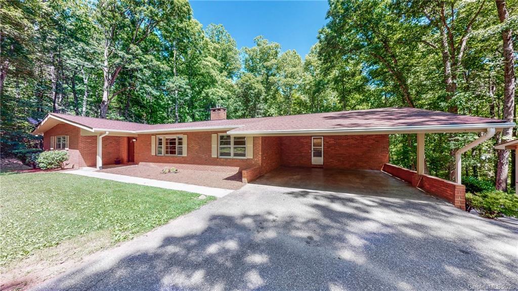 3054 Holly Hill Rd., Hendersonville, NC 28792