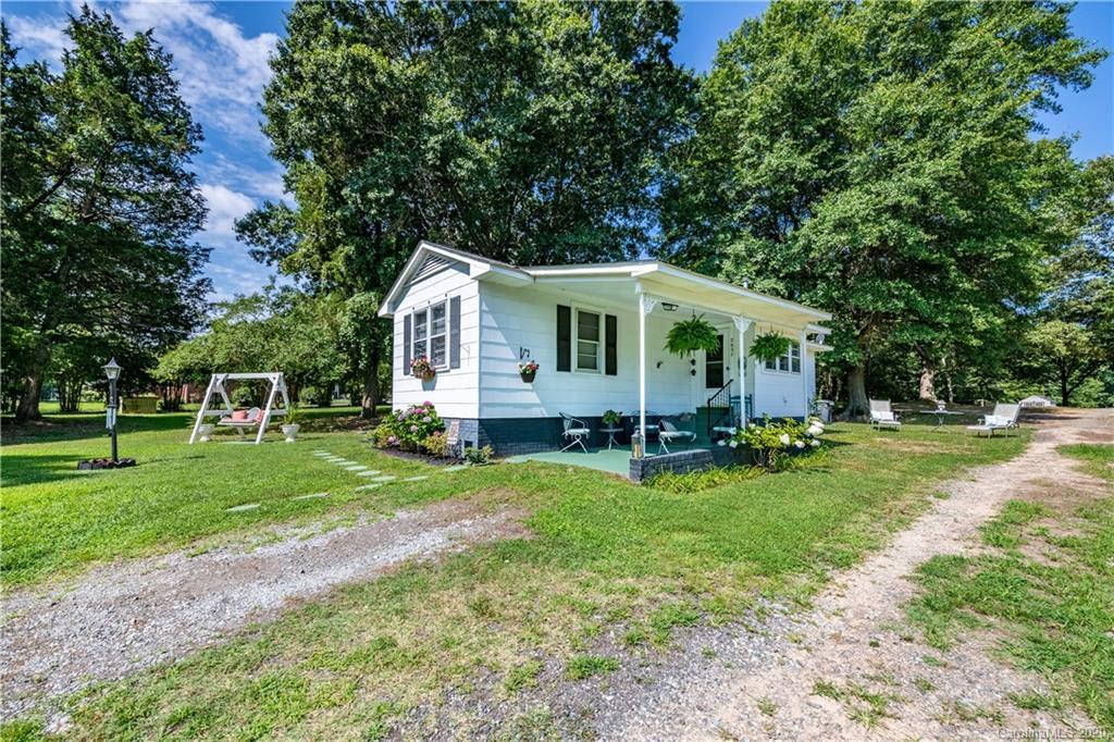 2627 Stanley Lucia Rd., Mount Holly, NC 28120