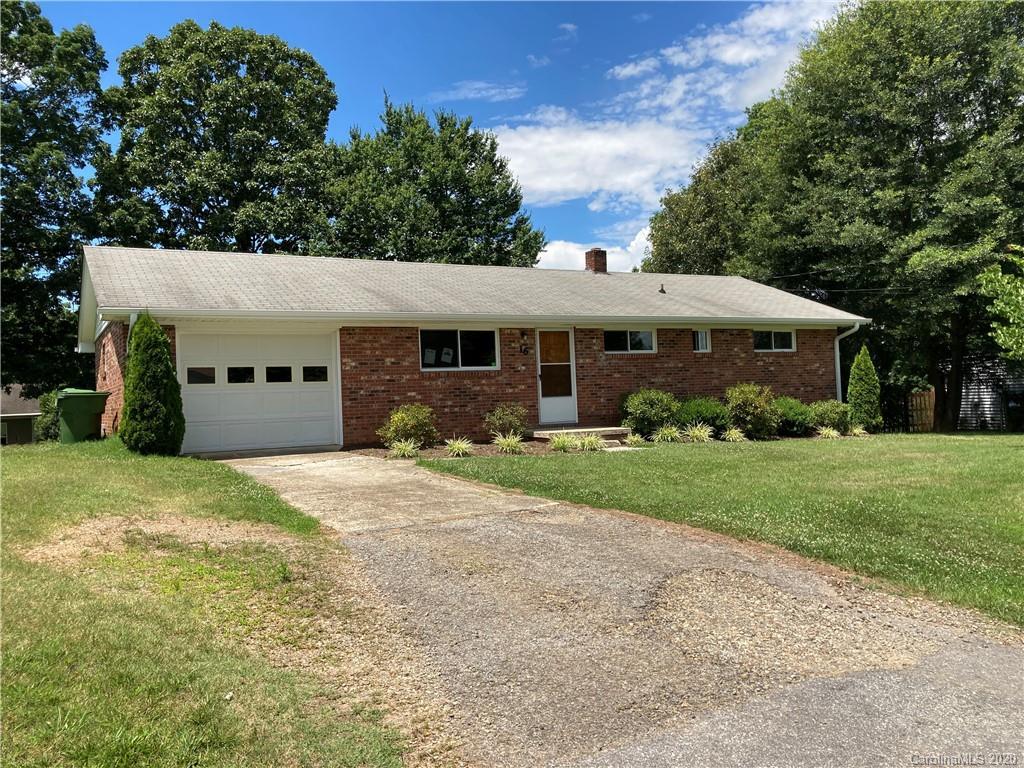 16 Sandhurst Dr., Asheville, NC 28806
