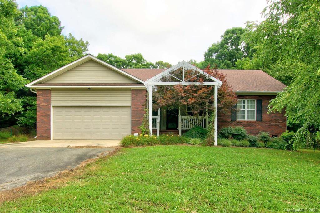 6710 Dellwood Dr., Kannapolis, NC 28081