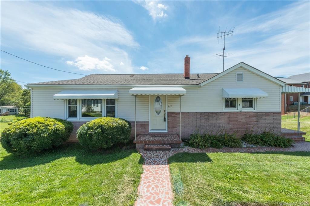 449 Sunset Cir., Canton, NC 28716