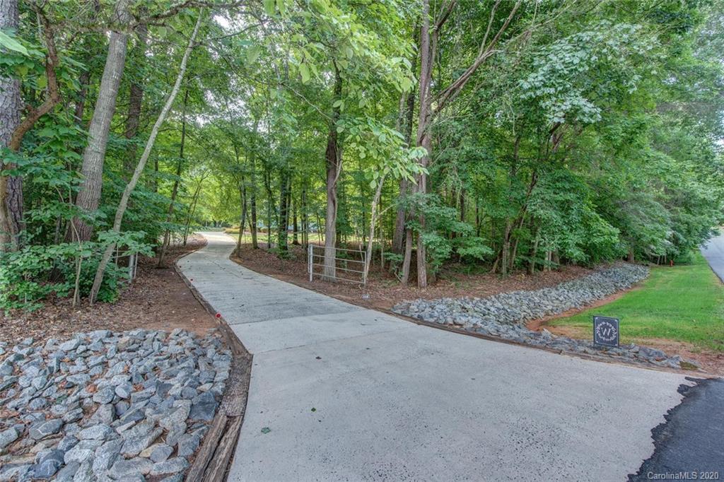 108 Royal Oaks Ln., Gastonia, NC 28056