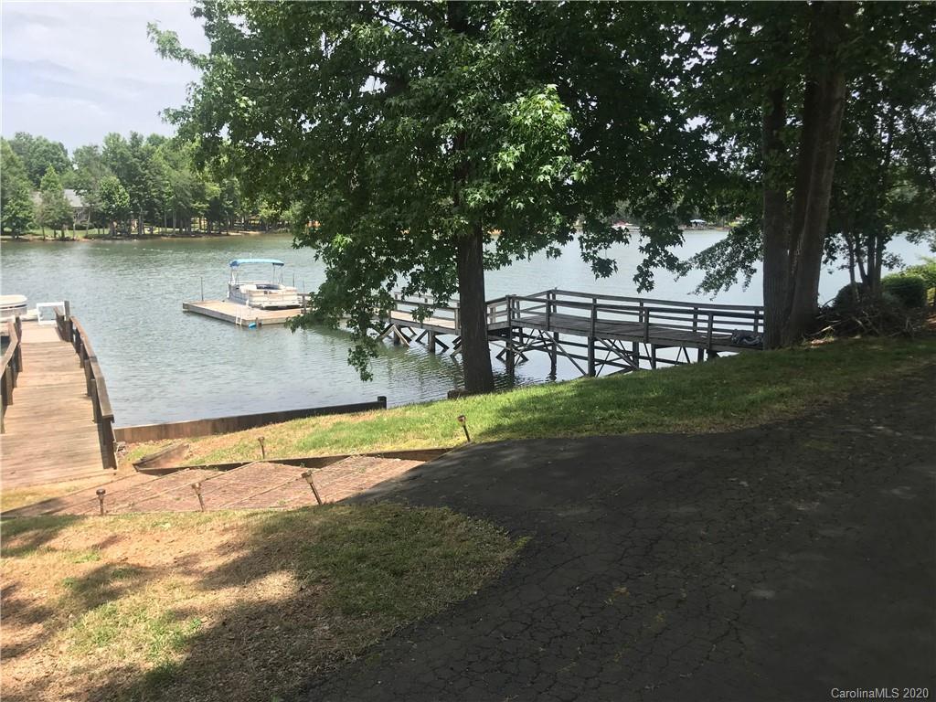7984 Cherry Point Dr., Denver, NC 28037