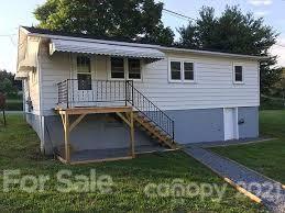 1026 Ratcliff Cove Rd., Waynesville, NC 28786