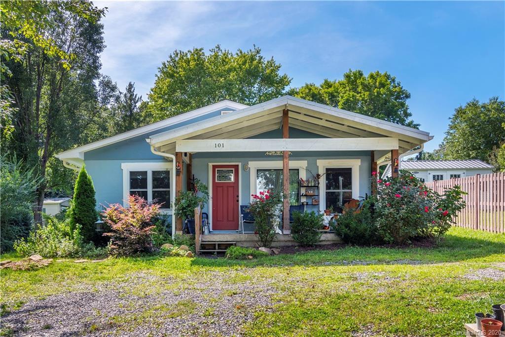 101 Portmanvilla Rd., Black Mountain, NC 28711