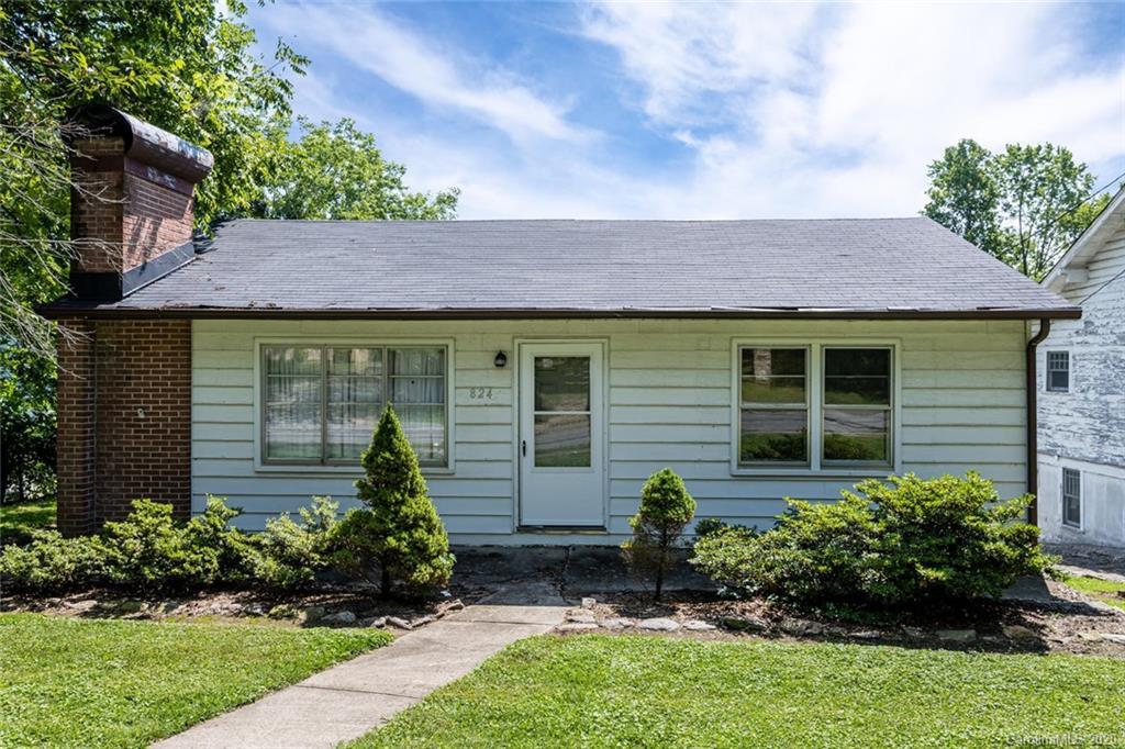 824 Willow Rd., Hendersonville, NC 28739