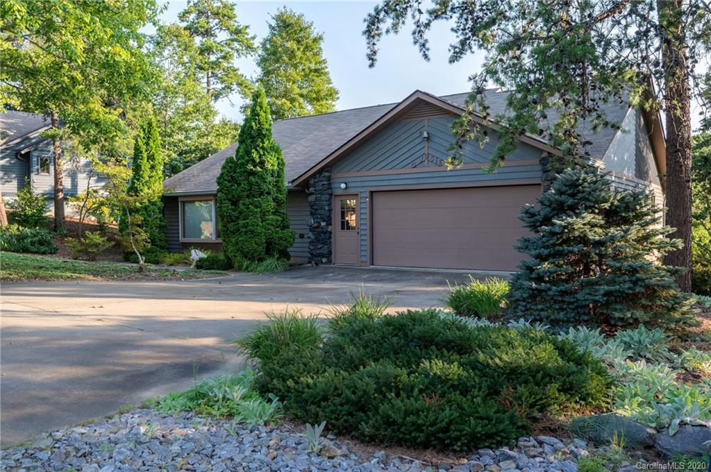 8 Josie Ln., Asheville, NC 28804