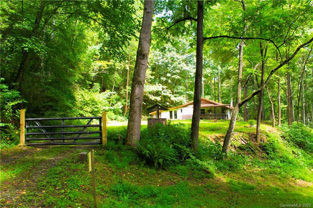 296 Summer Rain Dr., Hendersonville, NC 28739