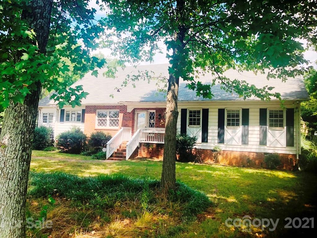 2000 Oakdale Rd., Charlotte, NC 28216