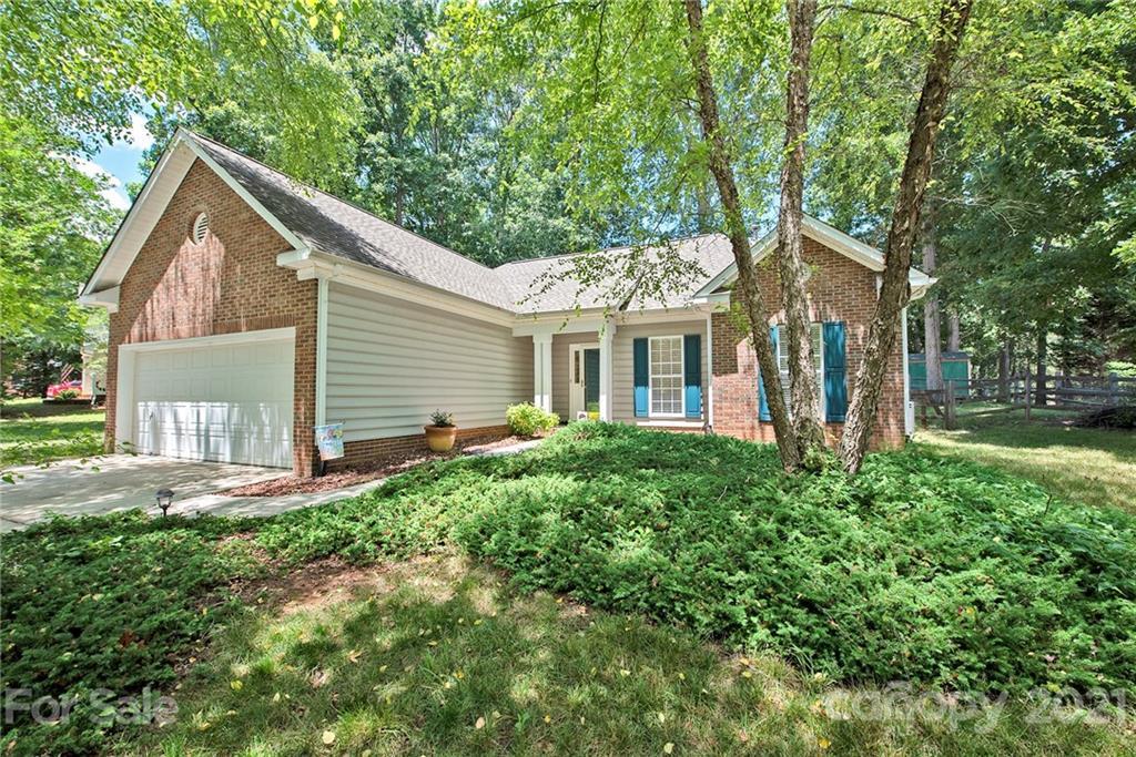 7067 Hunters Bluff Dr., Denver, NC 28037