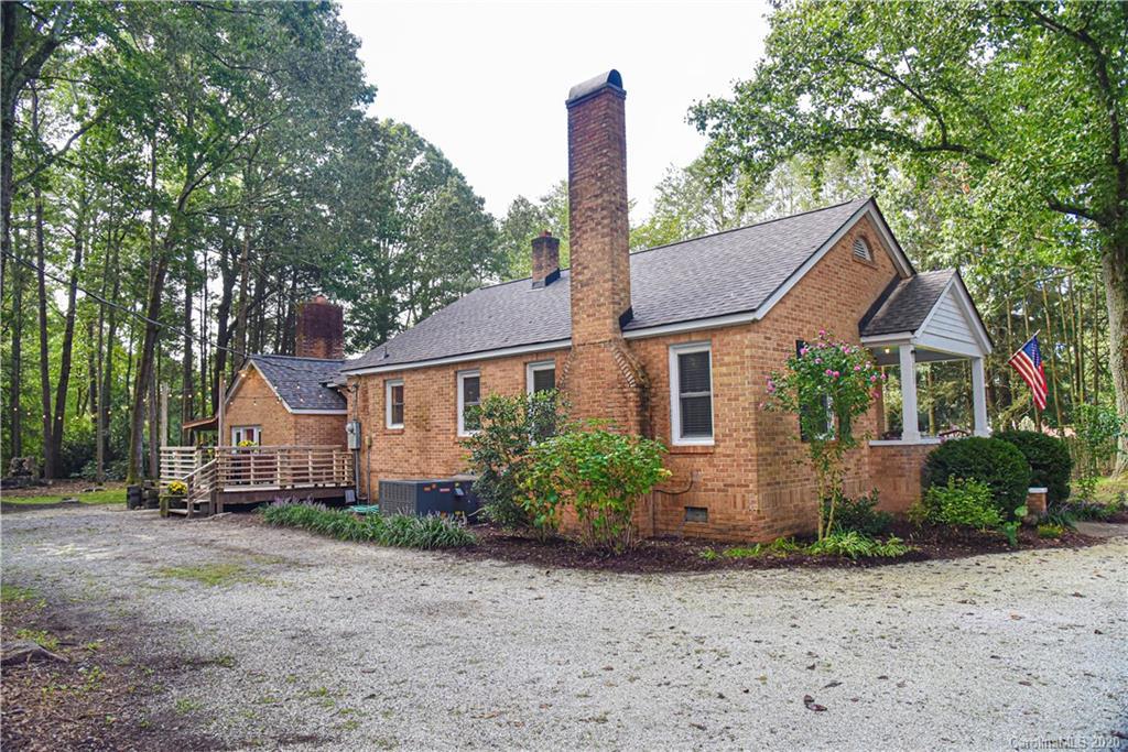 1011 Brooklyn Ave., Hendersonville, NC 28792