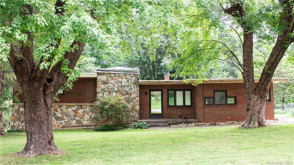 826 Meadow Rd., Statesville, NC 28677