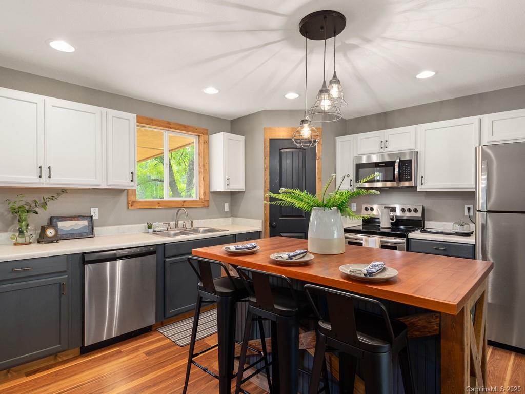 464 Thompson Cove Rd., Clyde, NC 28721