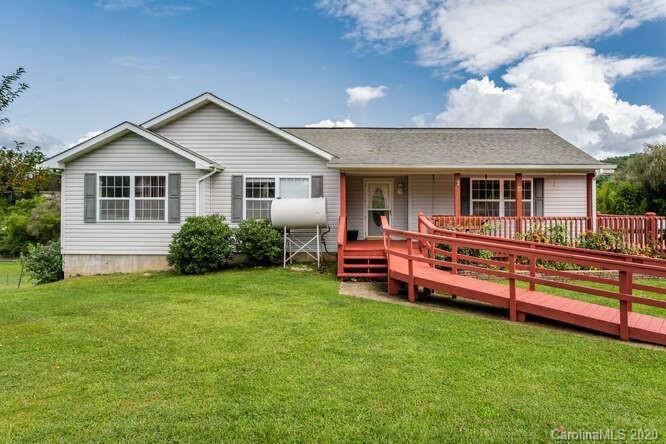 73 Bamboo Ln., Waynesville, NC 28786