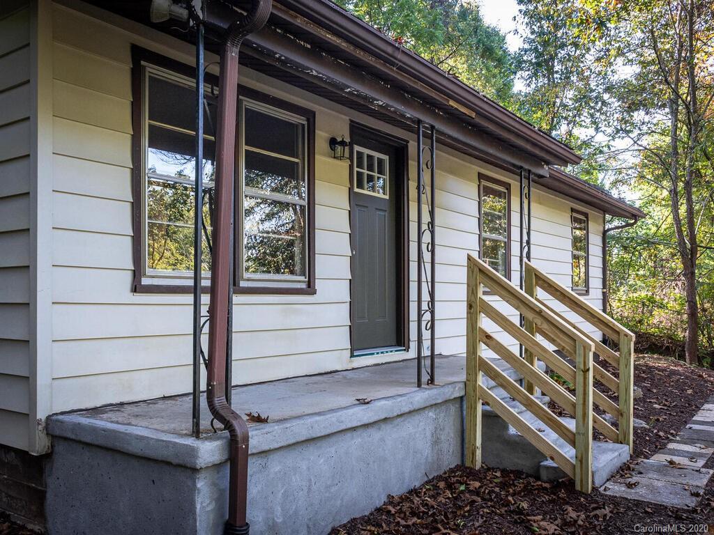 42 Hillcrest Rd., Asheville, NC 28804