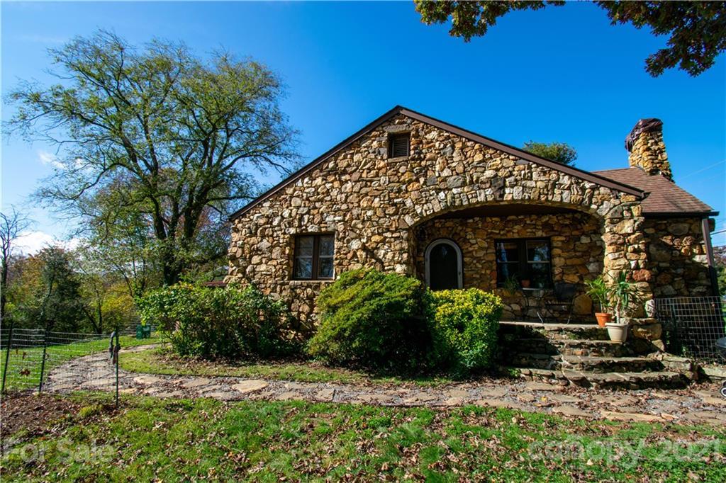 336 Deaverview Rd., Asheville, NC 28806
