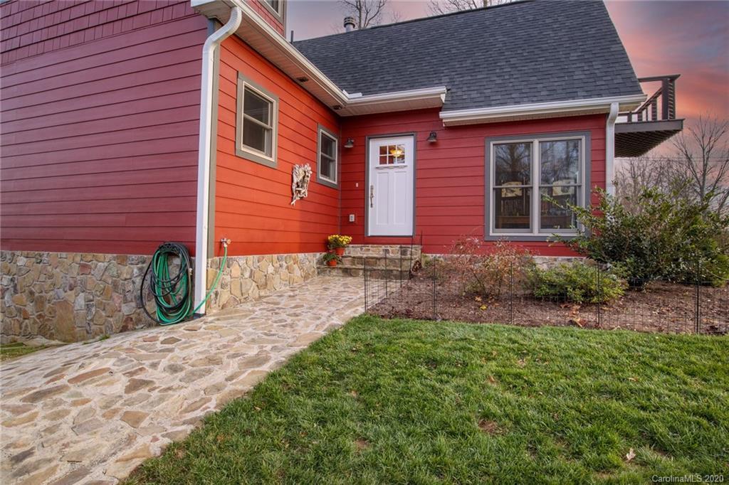 566 Cabbage Patch Rd., Burnsville, NC 28714