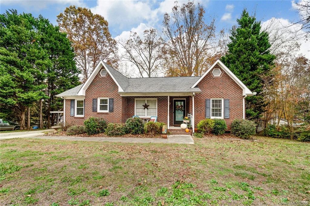 113 Deertrack Dr., Mount Holly, NC 28120