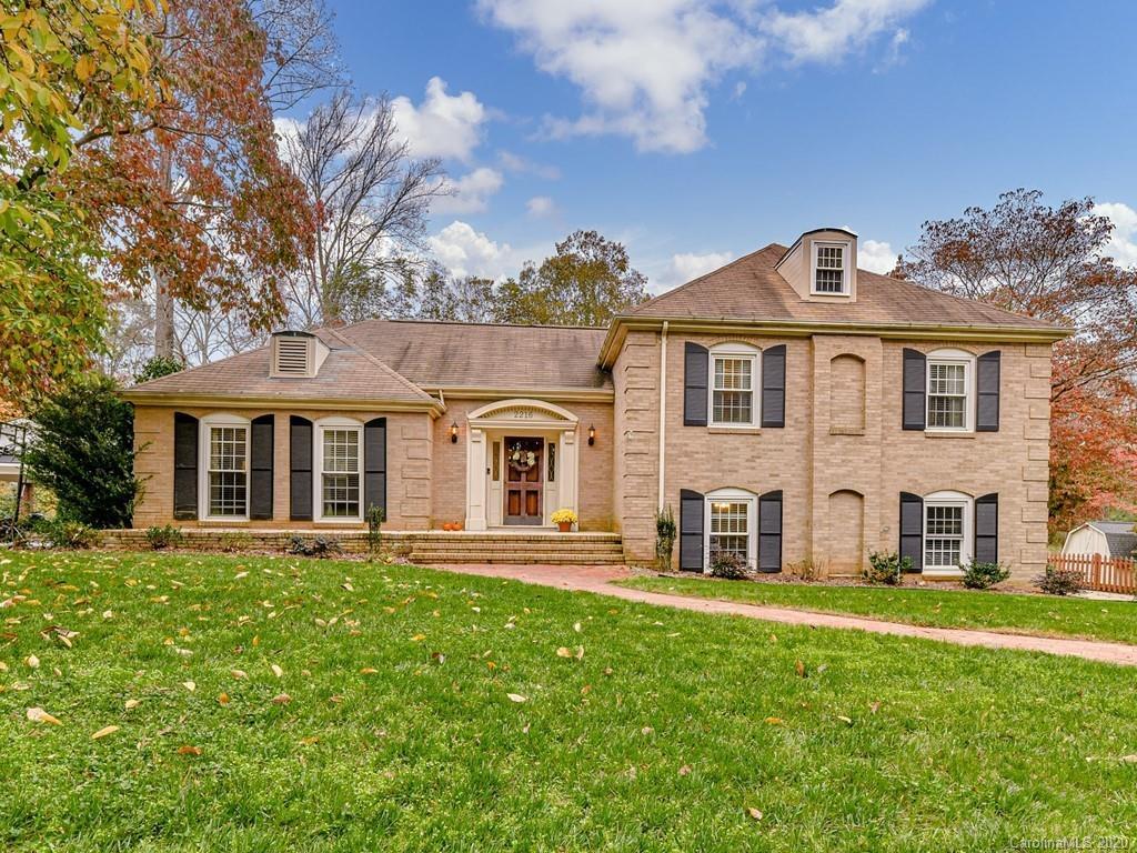 2216 Ramblewood Ln., Charlotte, NC 28210