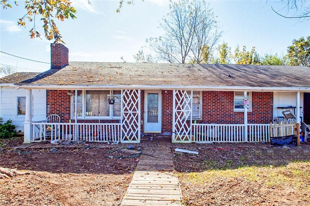 2171 8th Ave., Hickory, NC 28601