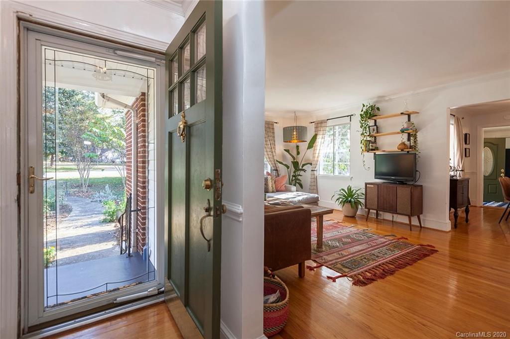 1433 Medford Dr., Charlotte, NC 28205
