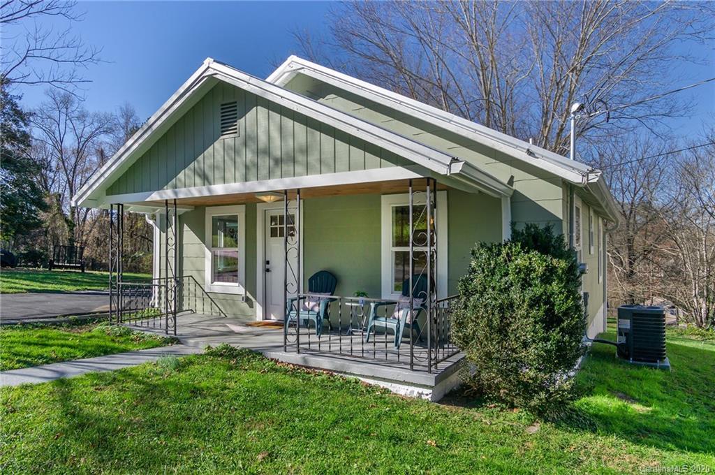 15 Chapel Park Rd., Asheville, NC 28803